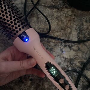 Pink wavytalk thermal brush